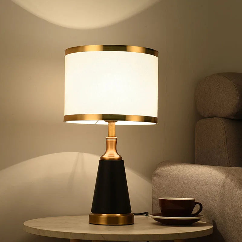 American Bedroom Bedside Table Lamp - Hotel Villa Guest Room Living Room Decorative Table Lamp Gold Iron LED Lamp