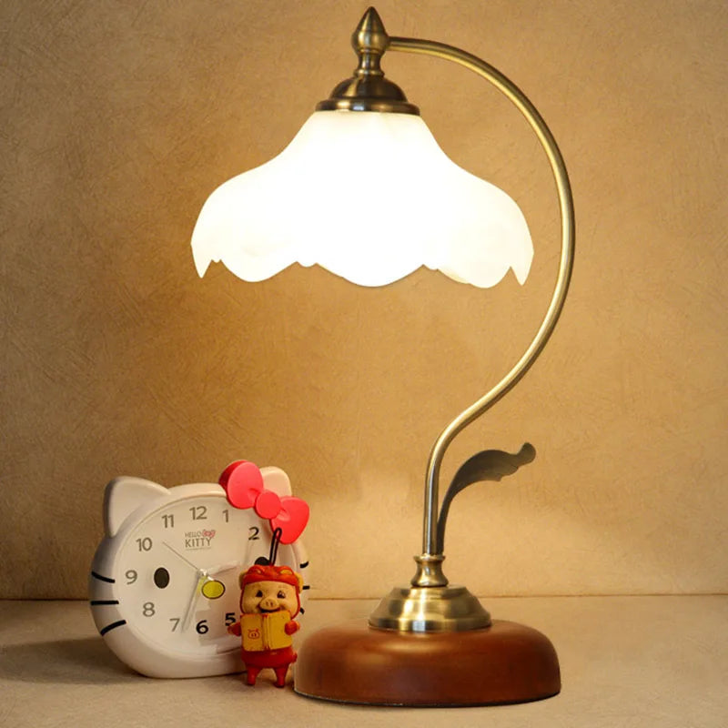 American Style All Copper Decorative Desk Lamp - Elegance and Warmth for Bedroom and Study