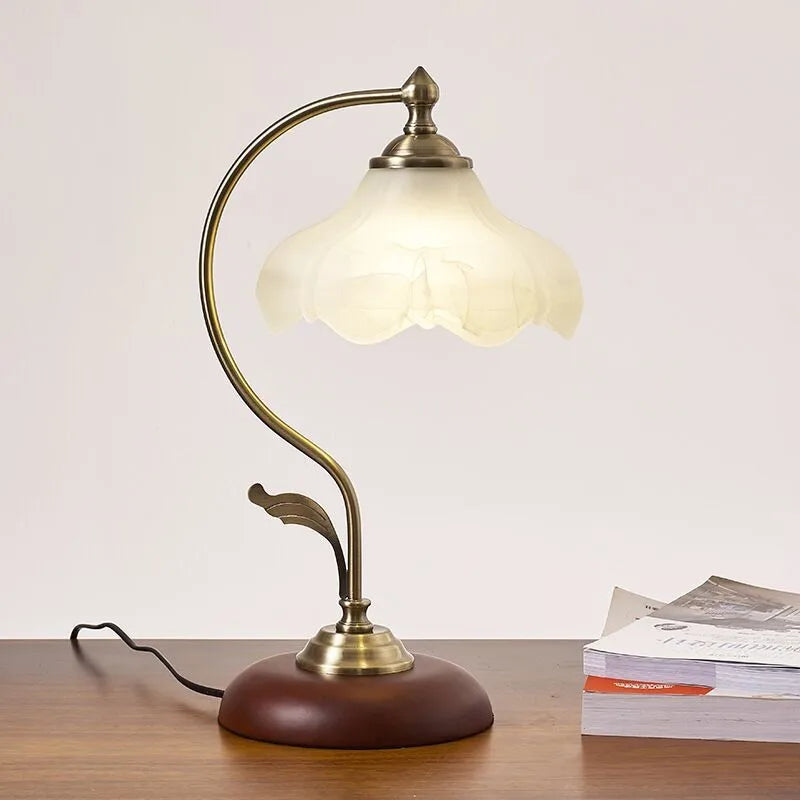 American Style All Copper Decorative Desk Lamp - Elegance and Warmth for Bedroom and Study