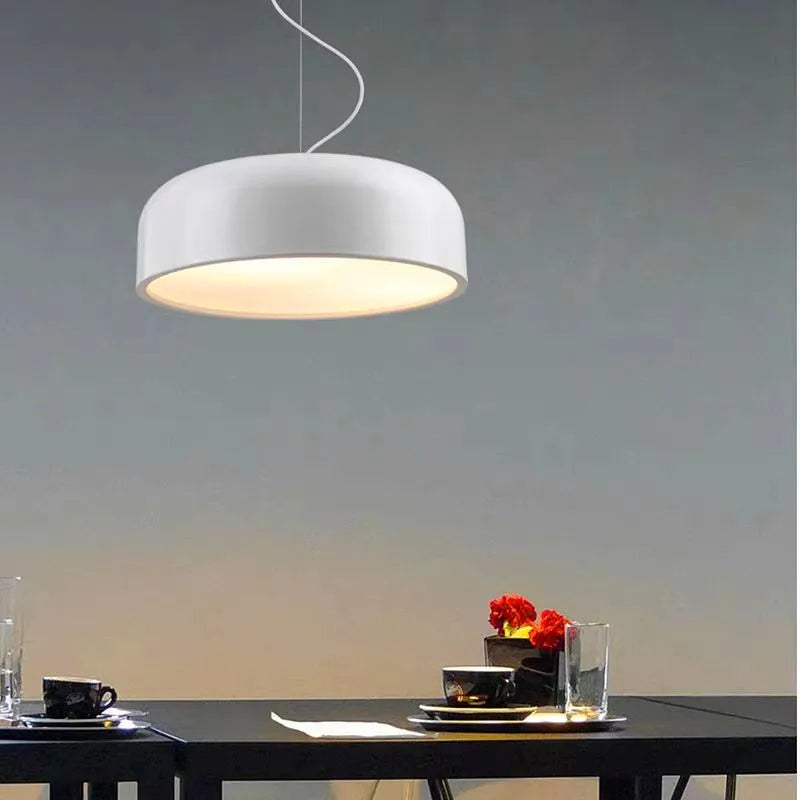 Classic Black Aluminum Lampshade Pendant Light: Timeless Elegance in Modern Design